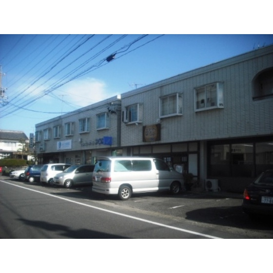 岐阜市鏡島西２丁目の住宅付店舗一部の外観