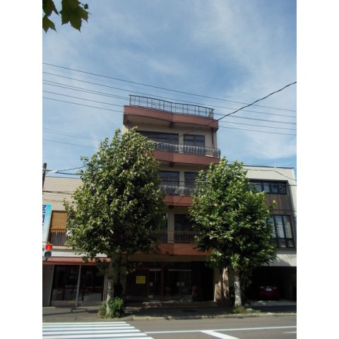 加納上本町さくらビルの外観