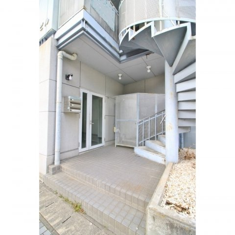 岐阜市魚屋町の事務所のエントランス