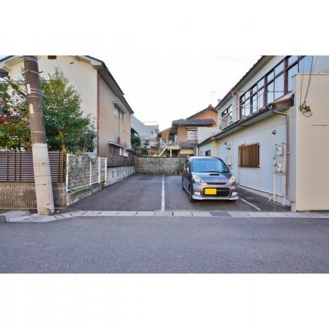 岐阜市西野町５丁目の事務所の駐車場