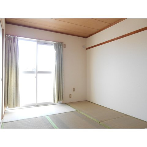 コーポみどりの居間・リビング|和室6帖
