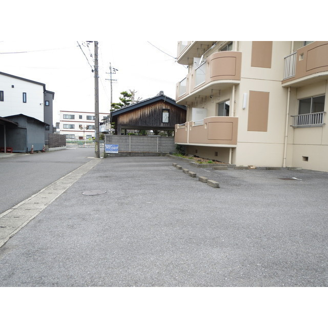 第２サンハイツ戸崎の駐車場