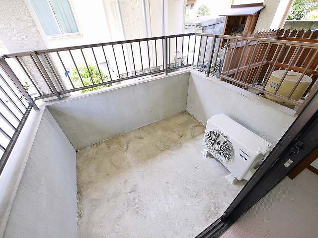 コーポ綿町のバルコニー|お洗濯にも便利なバルコニー付き