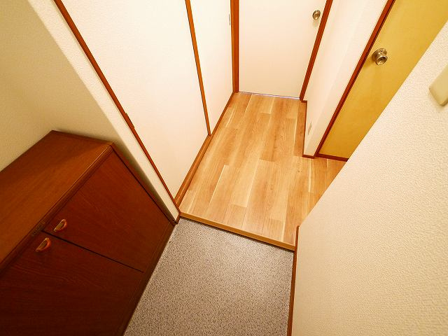 コーポ綿町の玄関|明るい玄関です