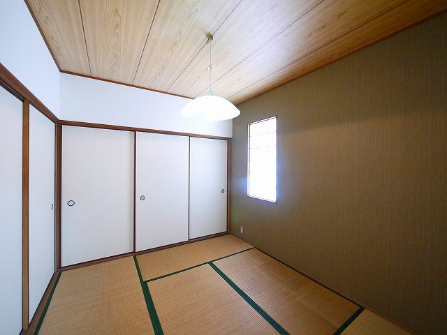 コーポ綿町の和室|日本らしい落ち着いた雰囲気の和室です