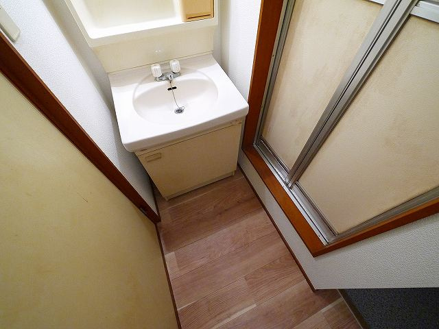 コーポ綿町の独立洗面台|朝の身支度には欠かせない独立洗面化粧台