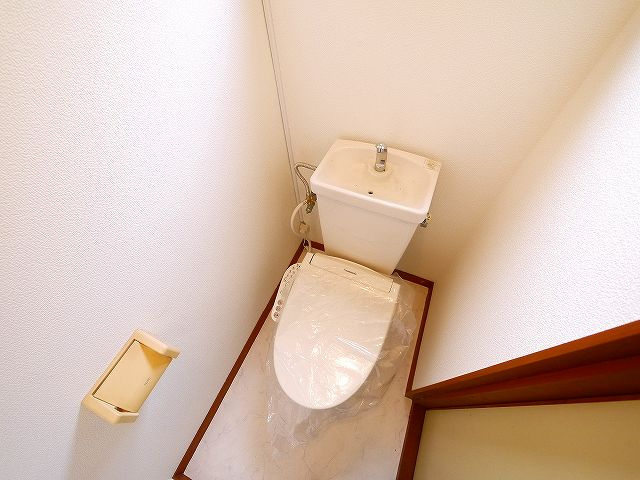 コーポ綿町のトイレ|落ち着いたトイレです