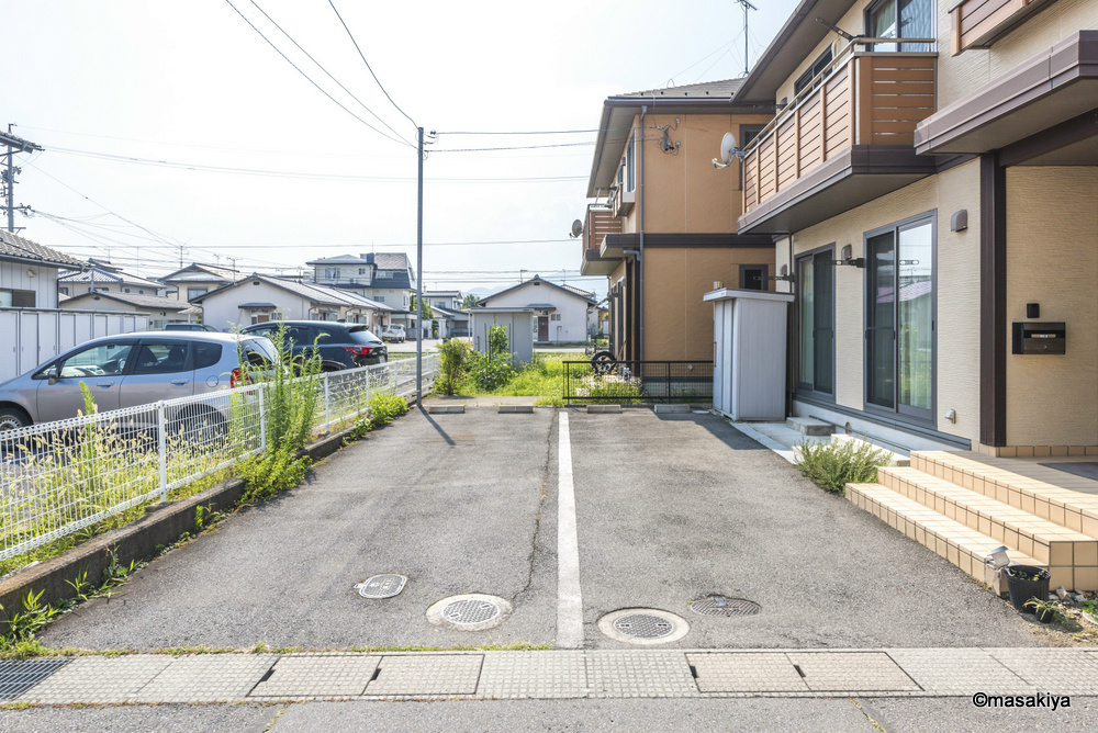 マイネ・ユーの外観|駐車場
