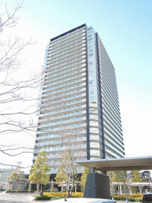 【外観】 | リヴァリエA棟 | 匂いが居室につきにくい独立キッチン採用
明るいリビングと接した和室はオープンにすると開放感あふれるスペースに♪