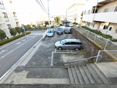 【駐車場】 | グリーンヒルズ横浜D棟 | 駐車場です。
お車をお持ちの方も安心です。