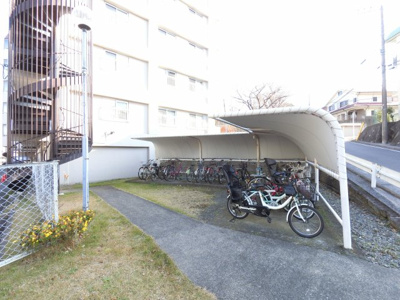 【その他共用部分】 | グリーンヒルズ横浜D棟 | 駐輪場です。
屋ねっがついているので安心です。