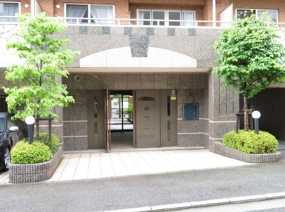 【エントランス】 | グランシティ三ツ沢公園 | マンションのエントランスです。
日勤管理なのできれいに管理されております。