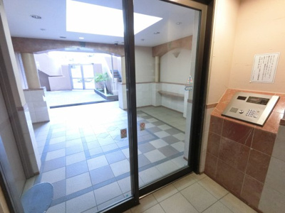 【その他共用部分】 | グランシティ三ツ沢公園 | オートロック付きのマンションです。
防犯面も安心です。