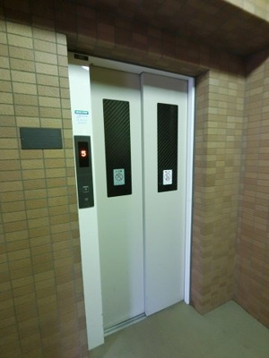 【その他共用部分】 | グランシティ三ツ沢公園 | エレベーター付きマンション。
お買い物やベビーカーの出し入れに便利です。