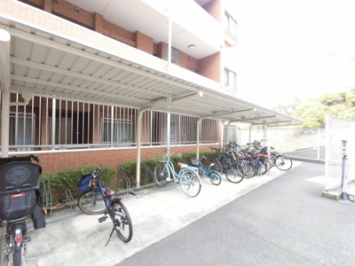 【その他共用部分】 | グランシティ三ツ沢公園 | 自転車置き場です。