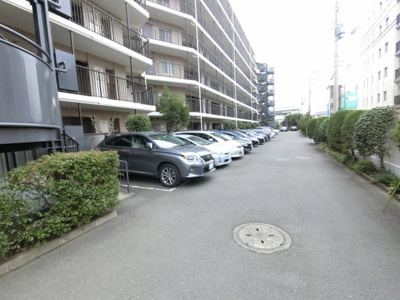 【駐車場】 | コスモ日吉 | 平置き駐車場です。
お車をお持ちの方も安心です。