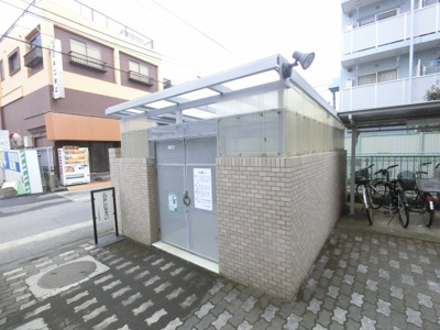 【その他共用部分】 | コスモ日吉 | ゴミ置き場です。
敷地内にあるのでゴミ出しが楽ちんです。