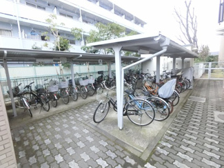 【その他共用部分】 | 自転車置き場です。
屋根付きで雨が降っても安心です。