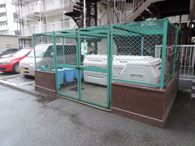 【その他共用部分】 | ネオコーポ山下 | ゴミ置場です。
敷地内にあるのでゴミ出しが楽ちんです。
