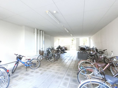 【その他共用部分】 | パークシティ金沢八景C棟 | 駐輪場です。
雨に濡れなくて良いですね。