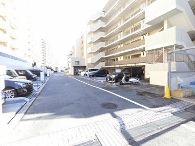 【駐車場】 | シティ能見台つどいの街五番館 | 平置き駐車場があります。
お車をおお持ちの方も安心です。