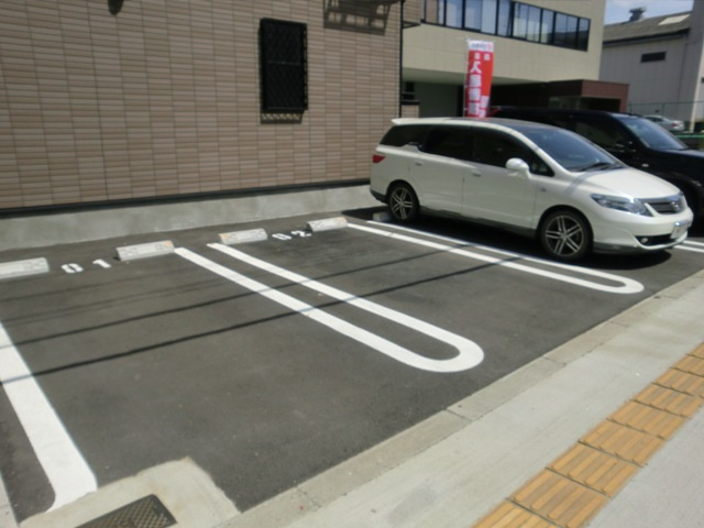 ゾーナ・オヴェストの駐車場