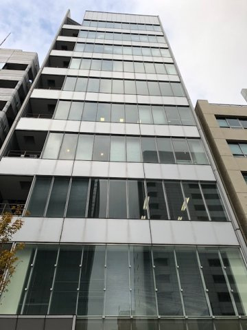 クローバー青山・ONEビルの外観