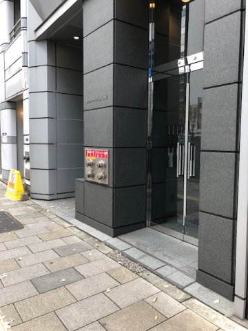 クローバー青山・ONEビルの外観