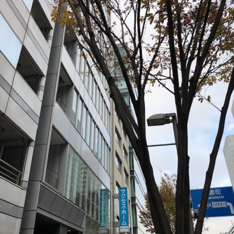 クローバー青山・ONEビルのエントランス