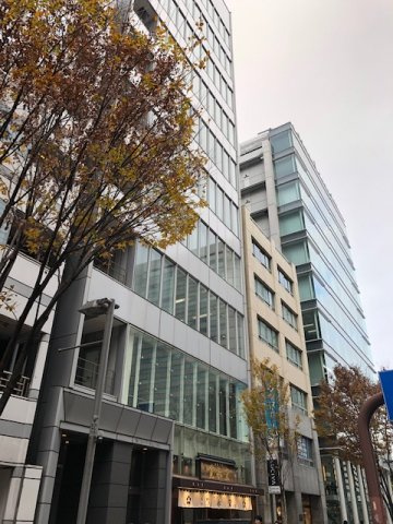 クローバー青山・ONEビルのエントランス