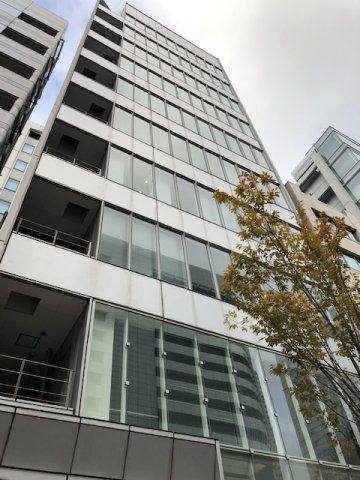 クローバー青山・ONEビルのエントランス