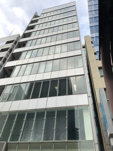 クローバー青山・ONEビルのエントランス