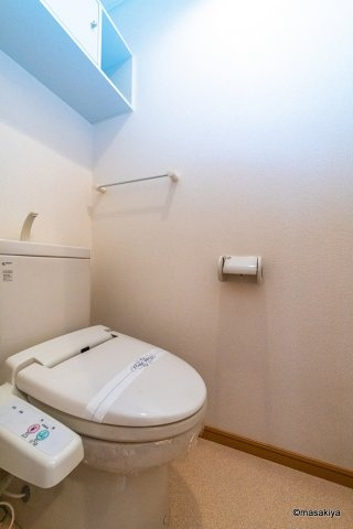 メゾン ロータスのトイレ|トイレ　ウォシュレット付き。