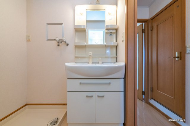 メゾン ロータスの洗面所|洗面・脱衣　シャンプードレッサー付き。