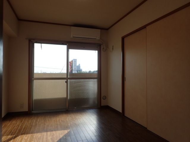 第二新海マンションの寝室