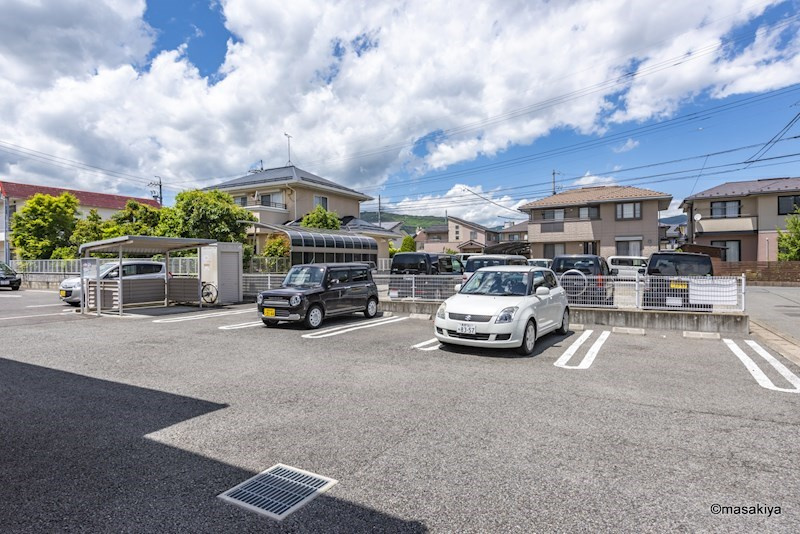 ミント　ブリーゼの駐車場