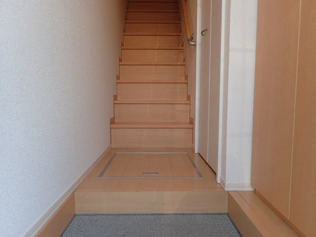 グランディールBの玄関