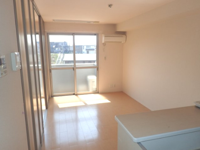 グランディールBの居間・リビング