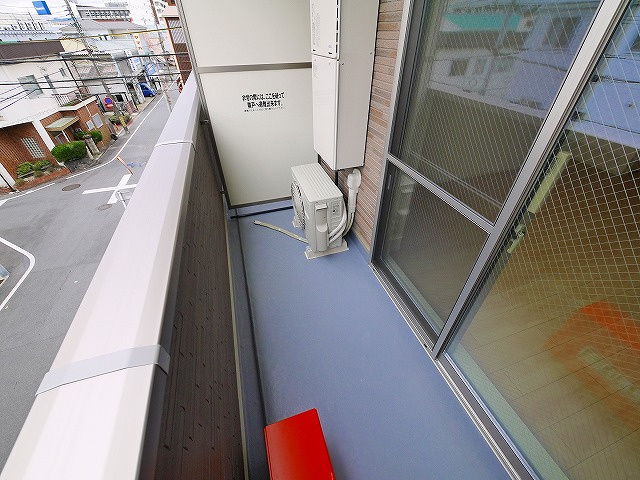 サンセレノ　トレのバルコニー|外からの目が気にならないバルコニーで洗濯物が干せます