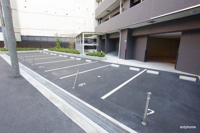 エスリード難波ザ・ゲート　仲介手数料無料の駐車場