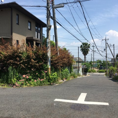 【前面道路含む現地写真】 | 大津市雄琴3丁目7-5　中古戸建 | 南側の６m道路（西側から）