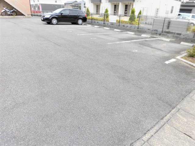 サニーウェルの駐車場