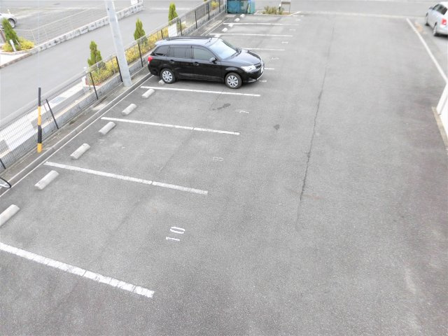 サニーウェルの駐車場