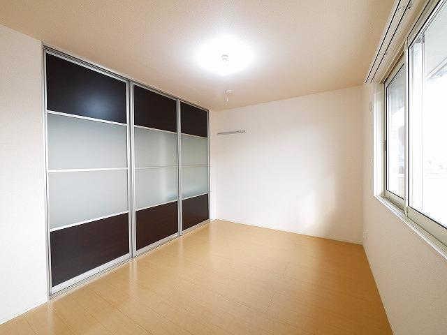 ビアン　シャンテの内装|落ち着いた色調の寝室です