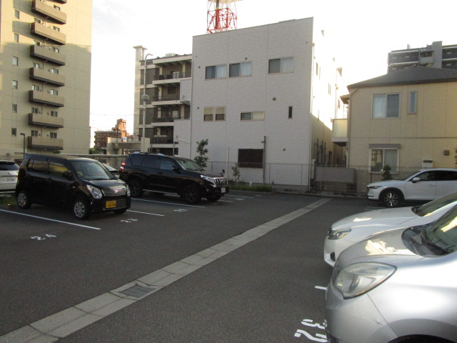 大阪市淀川区新高３丁目の賃貸マンションの駐車場