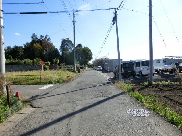 鴻巣市登戸の売地の前面道路含む現地写真