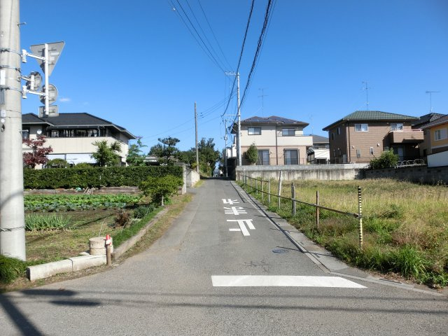 鴻巣市登戸の売地の前面道路含む現地写真