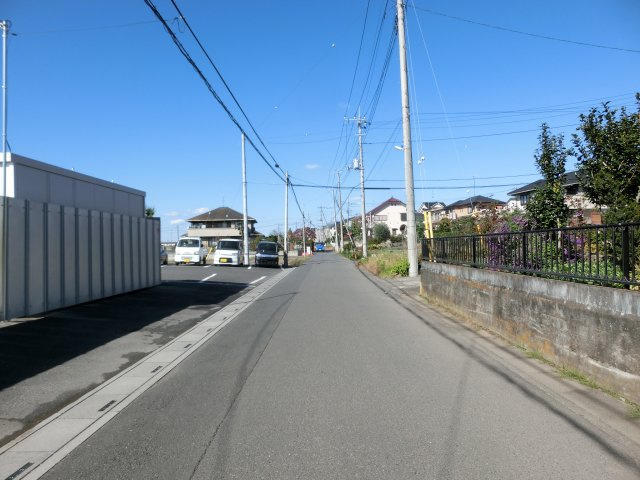 鴻巣市登戸の売地の前面道路含む現地写真