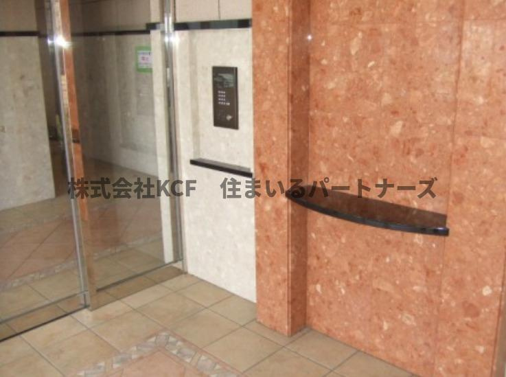 EKビルのエントランス|建物の内部です