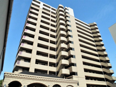 【外観】 | メロディーハイムグランセーヌ | 大川の畔に建つマンション。3駅以上利用可能な便利な立地です。